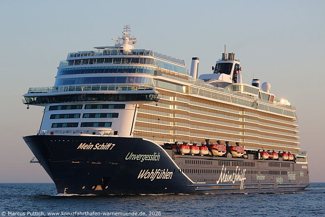 Das Kreuzfahrtschiff MEIN SCHIFF 7 von der Kreuzfahrtreederei TUI Cruises am 26. Mai 2026 in Kreuzfahrthafen Warnem&uuml;nde in der Hansestadt Rostock.
