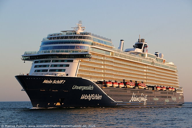 Das Kreuzfahrtschiff MEIN SCHIFF 7 von der Kreuzfahrtreederei TUI Cruises am 26. Mai 2026 in Kreuzfahrthafen Warnem&uuml;nde in der Hansestadt Rostock.