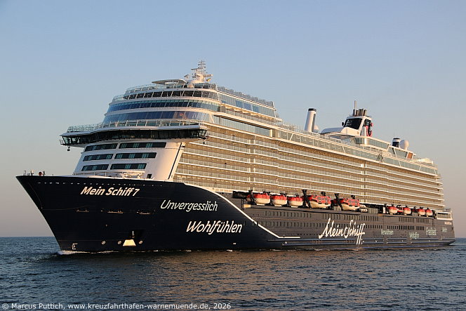 Das Kreuzfahrtschiff MEIN SCHIFF 7 von der Kreuzfahrtreederei TUI Cruises am 26. Mai 2026 in Kreuzfahrthafen Warnem&uuml;nde in der Hansestadt Rostock.
