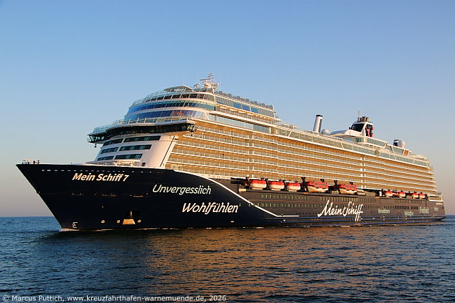 Das Kreuzfahrtschiff MEIN SCHIFF 7 von der Kreuzfahrtreederei TUI Cruises am 26. Mai 2026 in Kreuzfahrthafen Warnem&uuml;nde in der Hansestadt Rostock.