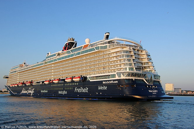 Das Kreuzfahrtschiff MEIN SCHIFF 7 von der Kreuzfahrtreederei TUI Cruises am 26. Mai 2026 in Kreuzfahrthafen Warnem&uuml;nde in der Hansestadt Rostock.