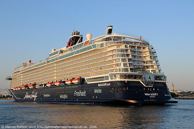 Das Kreuzfahrtschiff MEIN SCHIFF 7 von der Kreuzfahrtreederei TUI Cruises am 26. Mai 2026 in Kreuzfahrthafen Warnem&uuml;nde in der Hansestadt Rostock.