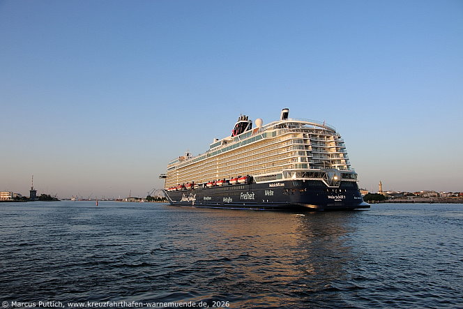 Kreuzfahrtschiff MEIN SCHIFF 7 am 26. Mai 2026 im Kreuzfahrthafen Warnem&uuml;nde in der Hansestadt Rostock