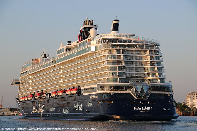 Das Kreuzfahrtschiff MEIN SCHIFF 7 von der Kreuzfahrtreederei TUI Cruises am 26. Mai 2026 in Kreuzfahrthafen Warnem&uuml;nde in der Hansestadt Rostock.