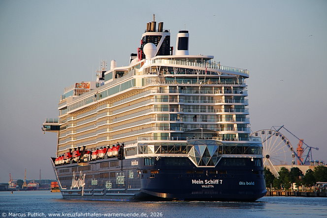Das Kreuzfahrtschiff MEIN SCHIFF 7 von der Kreuzfahrtreederei TUI Cruises am 26. Mai 2026 in Kreuzfahrthafen Warnem&uuml;nde in der Hansestadt Rostock.