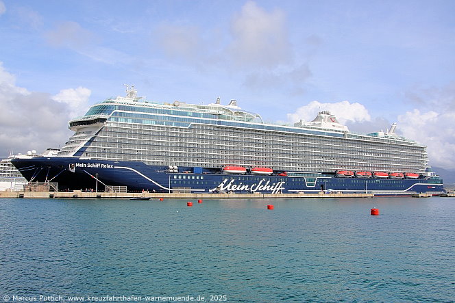 Das Kreuzfahrtschiff MEIN SCHIFF RELAX am 11. M&auml;rz 2025 in Ajaccio auf der Insel Korsika (Frankreich).