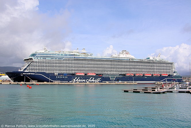 Das Kreuzfahrtschiff MEIN SCHIFF RELAX am 11. M&auml;rz 2025 in Ajaccio auf der Insel Korsika (Frankreich).