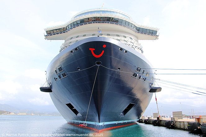 Das Kreuzfahrtschiff MEIN SCHIFF RELAX am 11. M&auml;rz 2025 in Ajaccio auf der Insel Korsika (Frankreich).