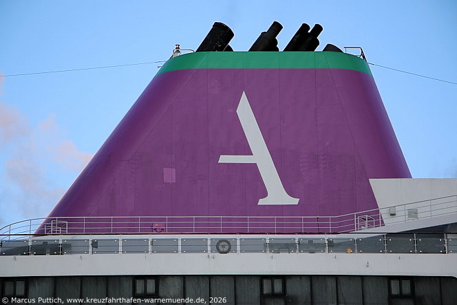 Das Kreuzfahrtschiff AMBITION von der Kreuzfahrtreederei Ambassador Cruise Line am 28. Juli 2026 im Kreuzfahrthafen Warnem&uuml;nde in der Hansestadt Rostock.