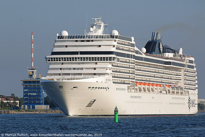 Das Kreuzfahrtschiff MSC POESIA am 28. Juli 2019 im Kreuzfahrthafen Warnemünde in der Hansestadt Rostock.