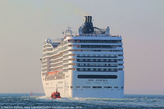 Das Kreuzfahrtschiff MSC POESIA am 28. Juli 2019 im Kreuzfahrthafen Warnemünde in der Hansestadt Rostock.