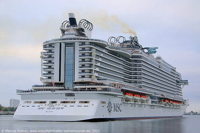 Das Kreuzfahrtschiff MSC SEAVIEW am 08. Oktober 2021 im Kreuzfahrthafen Warnem&uuml;nde in der Hansestadt Rostock.