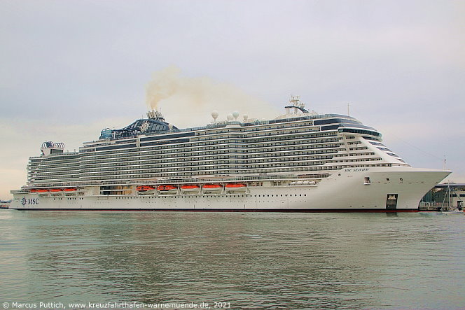 Das Kreuzfahrtschiff MSC SEAVIEW am 08. Oktober 2021 im Kreuzfahrthafen Warnem&uuml;nde in der Hansestadt Rostock.