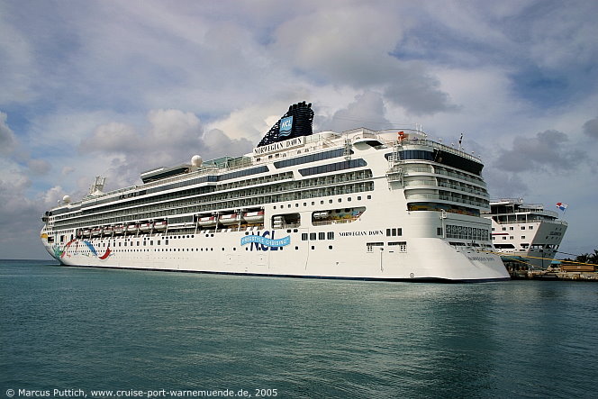 Das Kreuzfahrtschiff NORWEGIAN DAWN am 06. Oktober 2005 in Nassau (Bahamas).