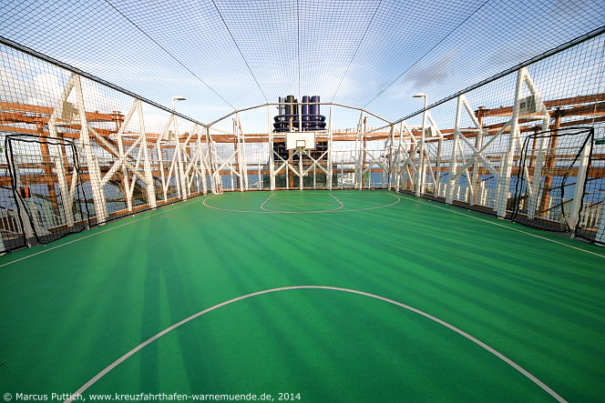 Kreuzfahrtschiff NORWEGIAN GETAWAY: Der Basketball Court auf Deck 18.