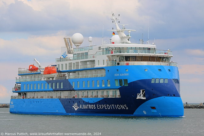 Das Kreuzfahrtschiff Kreuzfahrtschiff OCEAN ALBATROS am 05. Mai 2024 im Kreuzfahrthafen Warnem&uuml;nde in der Hansestadt Rostock (Erstanlauf).