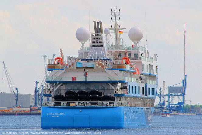 Das Kreuzfahrtschiff Kreuzfahrtschiff OCEAN ALBATROS am 05. Mai 2024 im Kreuzfahrthafen Warnem&uuml;nde in der Hansestadt Rostock (Erstanlauf).