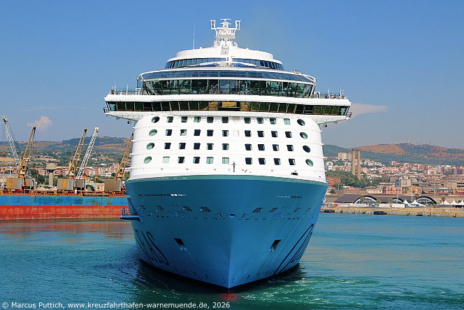 Das Kreuzfahrtschiff ODYSSEY OF THE SEAS von der Kreuzfahrtreederei Royal Caribbean International am 26. Juni 2026 in Civitavecchia (Italien).