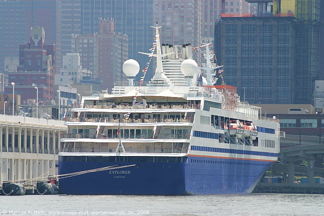 Das Kreuzfahrtschiff EXPLORER am 06. Juni 2008 in New York, NY (USA).