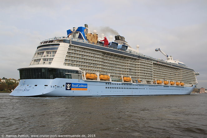 Das Kreuzfahrtschiff QUANTUM OF THE SEAS von der Kreuzfahrtreederei Royal Caribbean International am 23. Oktober 2014 in Hamburg (Deutschland).