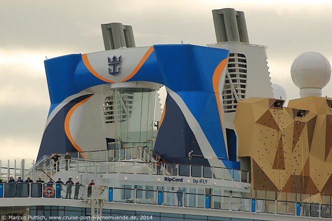 Das Kreuzfahrtschiff QUANTUM OF THE SEAS von der Kreuzfahrtreederei Royal Caribbean International am 23. Oktober 2014 in Hamburg (Deutschland).