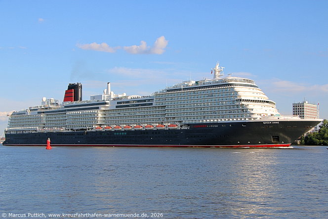 Das Kreuzfahrtschiff QUEEN ANNE von der Kreuzfahrtreederei Cunard Line am 14. Juli 2026 in Hamburg (Deutschland).