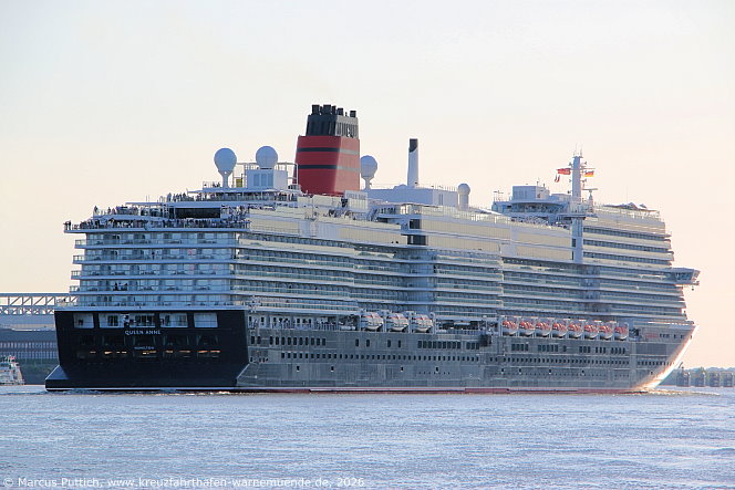 Das Kreuzfahrtschiff QUEEN ANNE von der Kreuzfahrtreederei Cunard Line am 14. Juli 2026 in Hamburg (Deutschland).