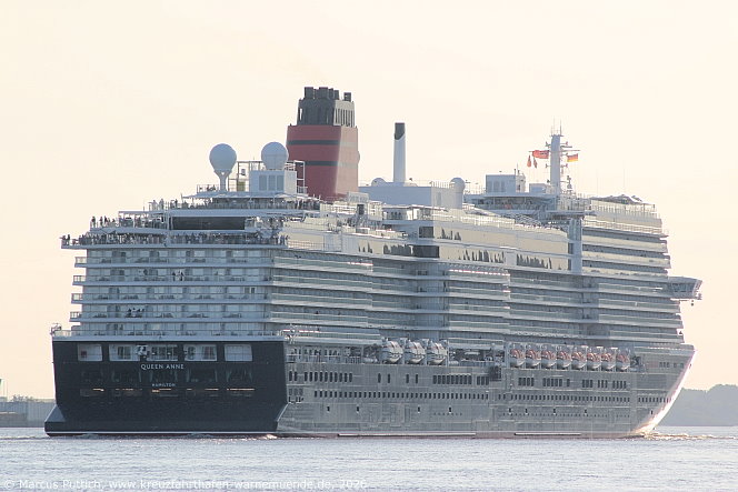 Das Kreuzfahrtschiff QUEEN ANNE von der Kreuzfahrtreederei Cunard Line am 14. Juli 2026 in Hamburg (Deutschland).