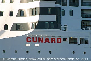 Das Kreuzfahrtschiff QUEEN MARY 2 am 08. Mai 2011 in Hamburg (Deutschland).