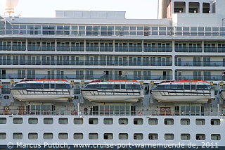 Das Kreuzfahrtschiff QUEEN MARY 2 am 08. Mai 2011 in Hamburg (Deutschland).