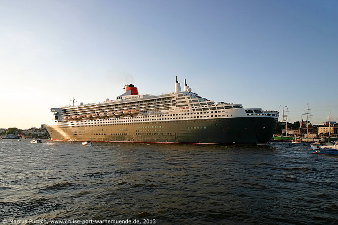 Das Kreuzfahrtschiff QUEEN MARY 2 am 24. August 2013 in Hamburg (Deutschland).