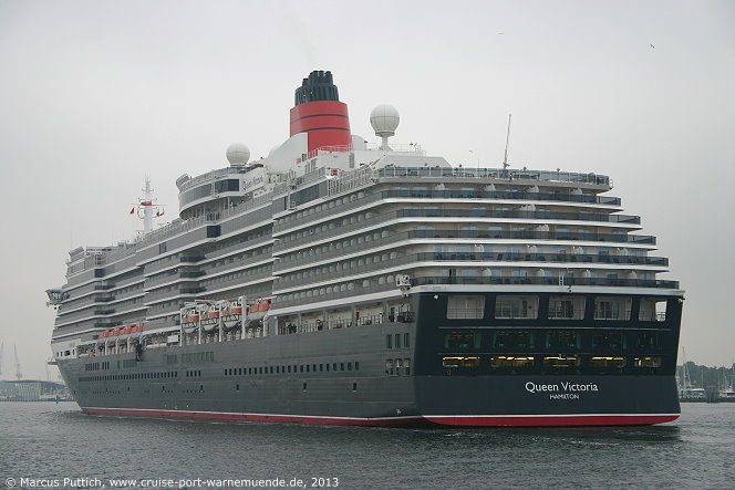 Das Kreuzfahrtschiff QUEEN VICTORIA am 11. Juni 2013 im Kreuzfahrthafen Warnemünde in der Hansestadt Rostock (Erstanlauf).