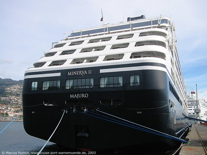 Das Kreuzfahrtschiff MINERVA II am 08. Dezember 2003 in Funchal auf der Insel Madeira (Portugal).