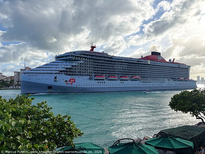 Das Kreuzfahrtschiff RESILIENT LADY von der Kreuzfahrtreederei Virgin Voyages am 11. April 2026 in Miami, FL (USA).