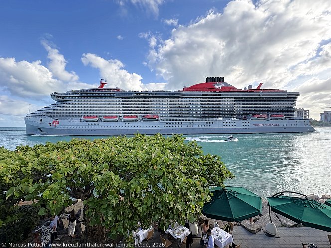 Das Kreuzfahrtschiff RESILIENT LADY von der Kreuzfahrtreederei Virgin Voyages am 11. April 2026 in Miami, FL (USA).