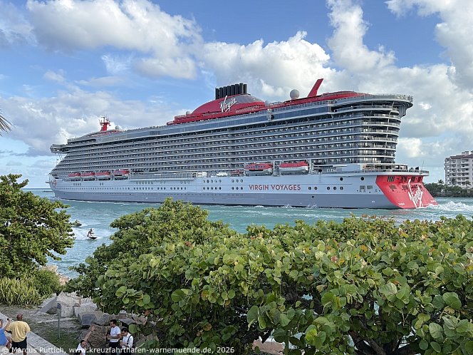 Das Kreuzfahrtschiff RESILIENT LADY von der Kreuzfahrtreederei Virgin Voyages am 11. April 2026 in Miami, FL (USA).