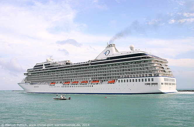 Das Kreuzfahrtschiff RIVIERA am 28. März 2014 in Miami, FL (USA).