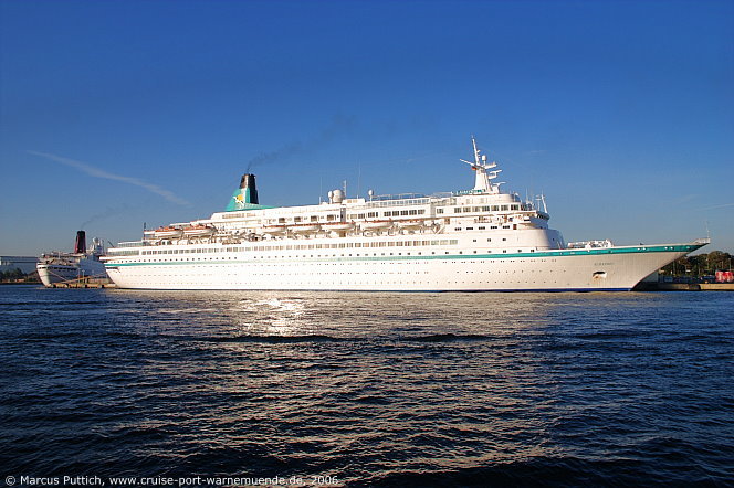 Das Kreuzfahrtschiff ALBATROS am 23. September 2006 im Kreuzfahrthafen Warnemünde in der Hansestadt Rostock.