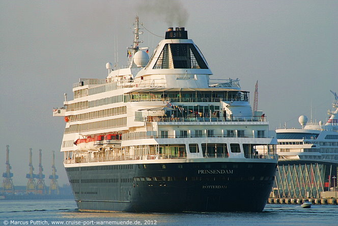 Das Kreuzfahrtschiff PRINSENDAM am 04. August 2012 im Kreuzfahrthafen Warnemünde in der Hansestadt Rostock.