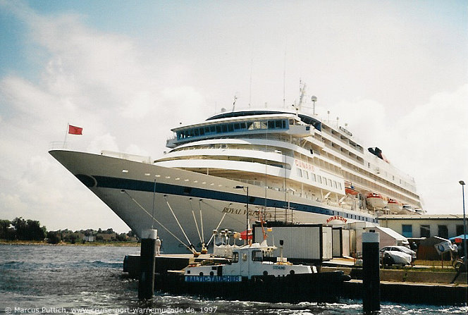 Das Kreuzfahrtschiff ROYAL VIKING SUN am 07. August 1997 im Kreuzfahrthafen Warnemünde in der Hansestadt Rostock.