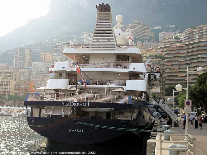 Das Kreuzfahrtschiff SEADREAM I am 14. Oktober 2002 in Monte Carlo (Monaco).