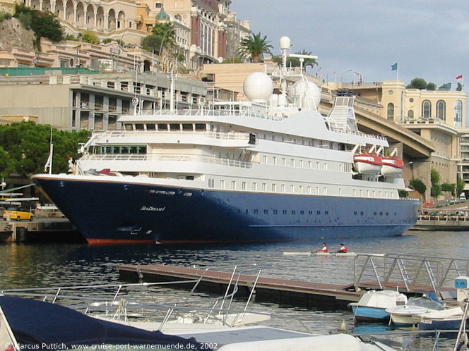 Das Kreuzfahrtschiff SEADREAM I am 14. Oktober 2002 in Monte Carlo (Monaco).