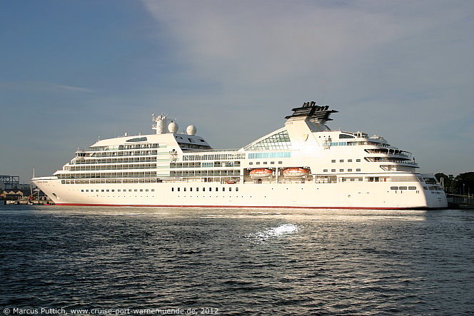Das Kreuzfahrtschiff SEABOURN SOJOURN am 04. September 2012 im Kreuzfahrthafen Warnemünde in der Hansestadt Rostock.