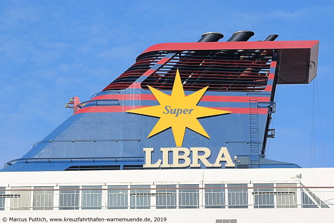Das Kreuzfahrtschiff SUPERSTAR LIBRA am 13. Juli 2019 in Wismar (Deutschland).