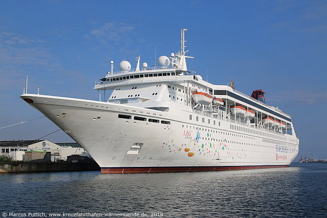 Das Kreuzfahrtschiff SUPERSTAR LIBRA am 13. Juli 2019 in Wismar (Deutschland).