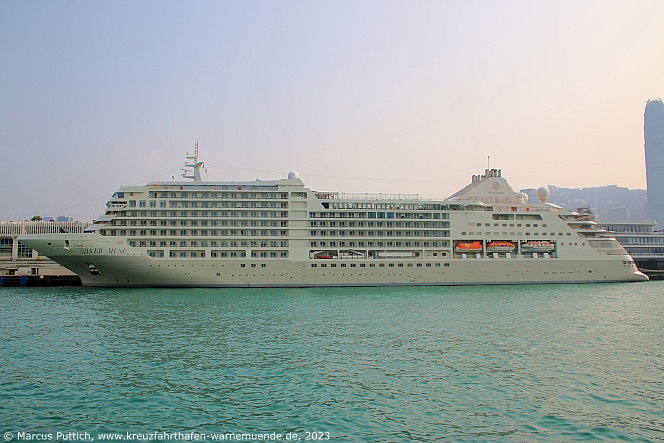Das Kreuzfahrtschiff SILVER MUSE von der Kreuzfahrtreederei Silversea Cruises am 09. M&auml;rz 2023 in Hong Kong (China).