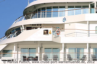 Das Kreuzfahrtschiff SILVER WHISPER am 23. Juli 2012 im Ostseebad Warnemünde.