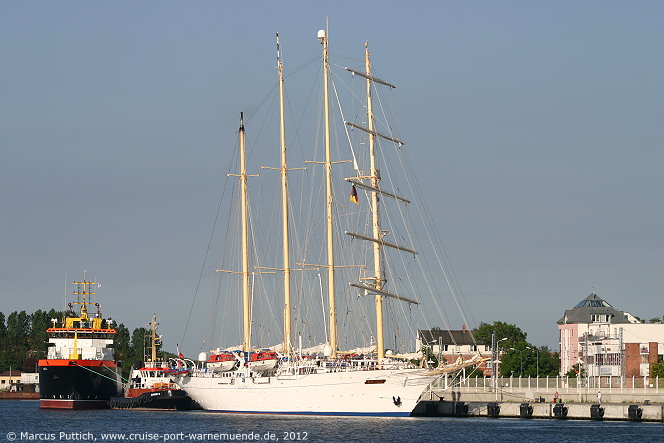 Das Kreuzfahrtschiff STAR FLYER am 09. Juni 2012 im Ostseebad Warnemünde (Erstanlauf).