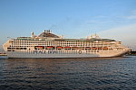 Das Kreuzfahrtschiff PACIFIC WORLD am 14. Juni 2025 in Hamburg