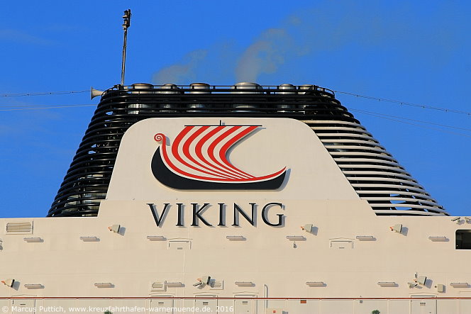 Das Kreuzfahrtschiff VIKING SEA von der Kreuzfahrtreederei Viking Ocean Cruises am 14. Mai 2016 im Kreuzfahrthafen Warnemünde in der Hansestadt Rostock (Erstanlauf).